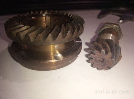 Шестерня перфоратора (китай)цилиндр31зуб.+вал10зуб.h-45мм(коническое) с обрезной юбкой 010184(СС 70A