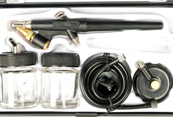 Аэрограф  FUBAG AGS22/05 с двумя сменными бачками 11л/мин,2бар,0.5мм + набор кейс